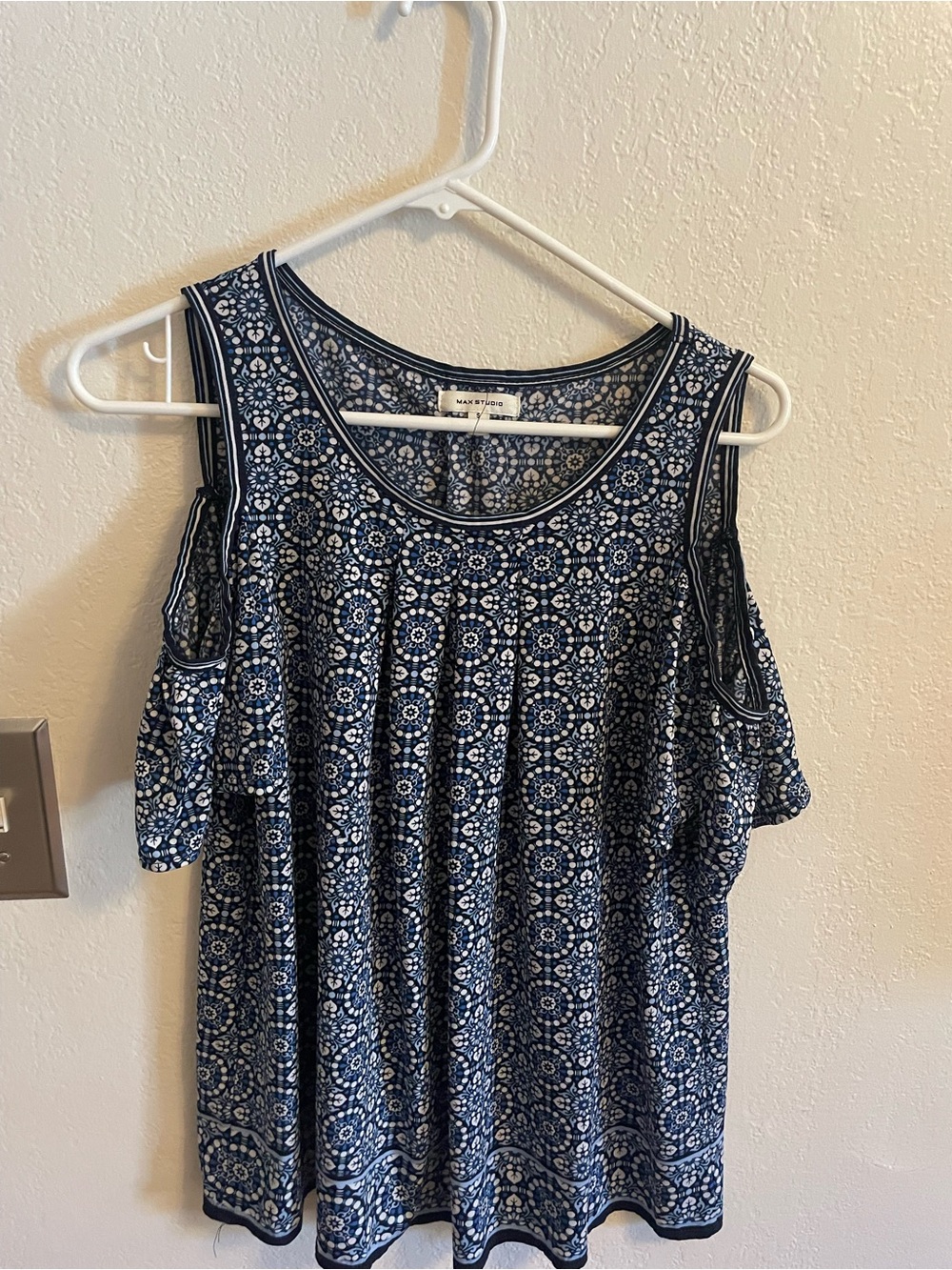 Max Studio Navy and White Cold-Shoulder Floral Print Top